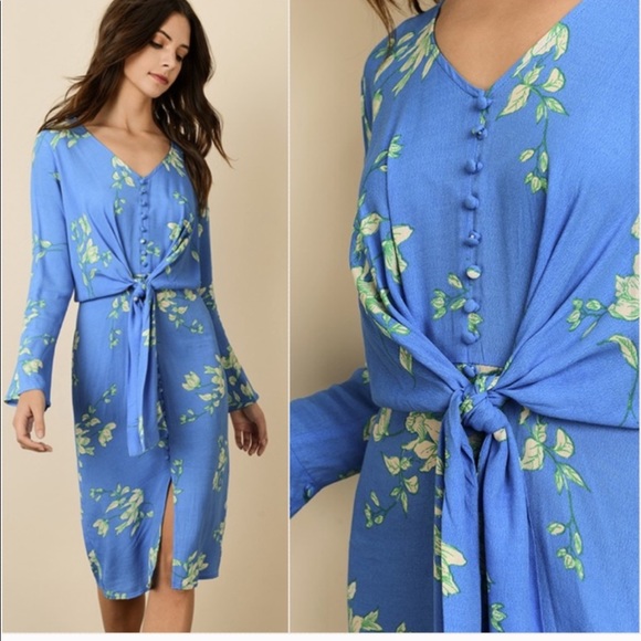 Dress Forum Dresses & Skirts - Black and Green Flower button tie dress